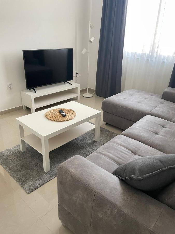 Morpheus Apartmani สเรมสกา มิโตรวิตซา ภายนอก รูปภาพ