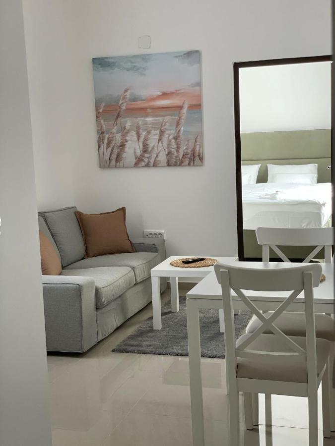 Morpheus Apartmani สเรมสกา มิโตรวิตซา ภายนอก รูปภาพ