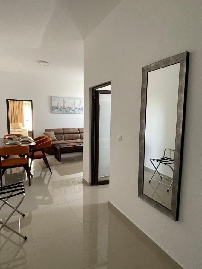 Morpheus Apartmani สเรมสกา มิโตรวิตซา ภายนอก รูปภาพ