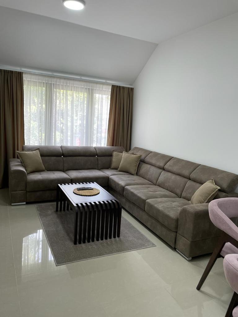 Morpheus Apartmani สเรมสกา มิโตรวิตซา ภายนอก รูปภาพ